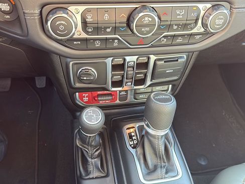 New 2025 Jeep Gladiator Mojave w/ Safety Group image 27