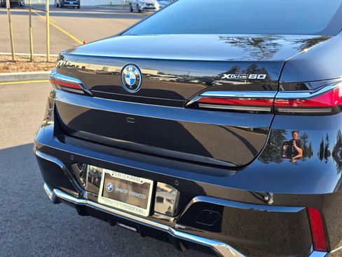 Used 2024 BMW i7 xDrive60 AWD/4WD image 13