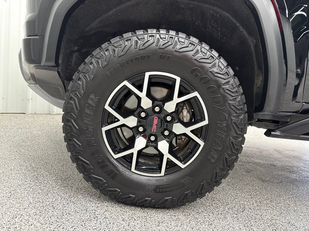 Used 2024 GMC Canyon AT4X AWD/4WD image 11