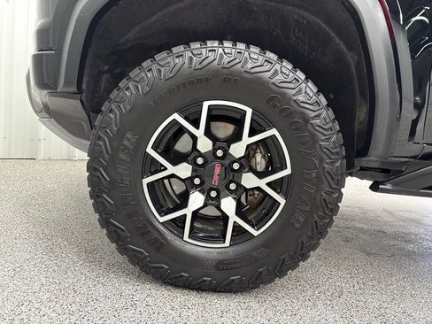 Used 2024 GMC Canyon AT4X AWD/4WD image 11