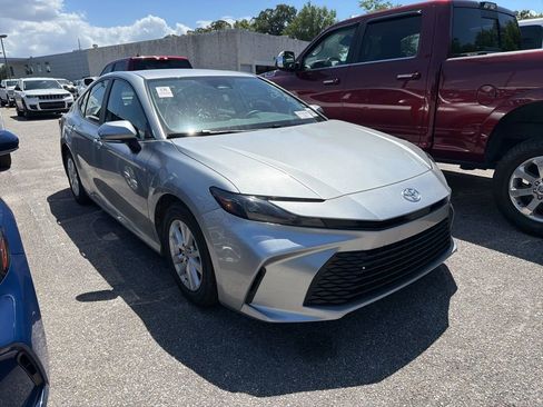 Used 2025 Toyota Camry LE image 2