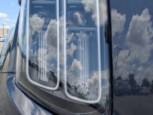 Certified 2025 Kia Telluride LX FWD image 10