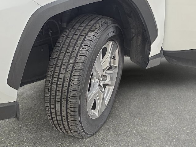 Certified 2024 Toyota RAV4 XLE FWD image 28