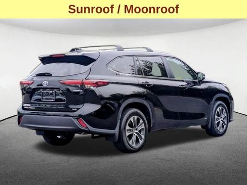 Used 2024 Toyota Highlander XLE AWD/4WD image 6