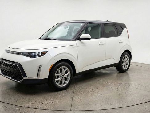 Used 2025 Kia Soul LX w/ LX Technology Package image 3