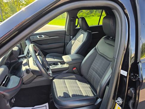 Used 2025 Ford Explorer ST-Line w/ ST-Line Street Pack AWD/4WD image 4