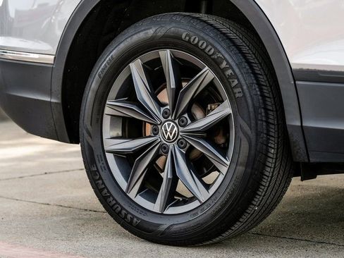 Used 2022 Volkswagen Tiguan SE image 69