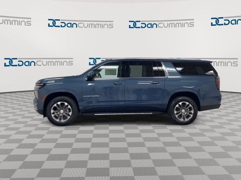 Used 2025 Chevrolet Suburban LT image 5