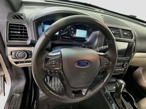 Used 2018 Ford Explorer XLT w/ Equipment Group 202A AWD/4WD image 5