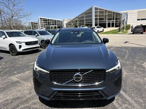 Used 2023 Volvo XC60 B5 Plus w/ Climate Package AWD/4WD image 2