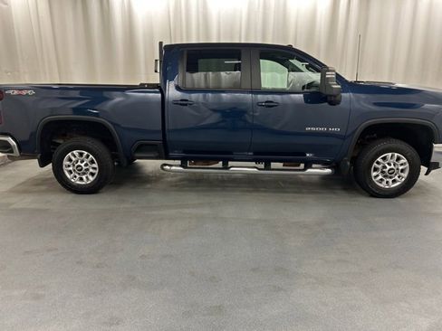 Used 2022 Chevrolet Silverado 2500 LT w/ Convenience Package image 6