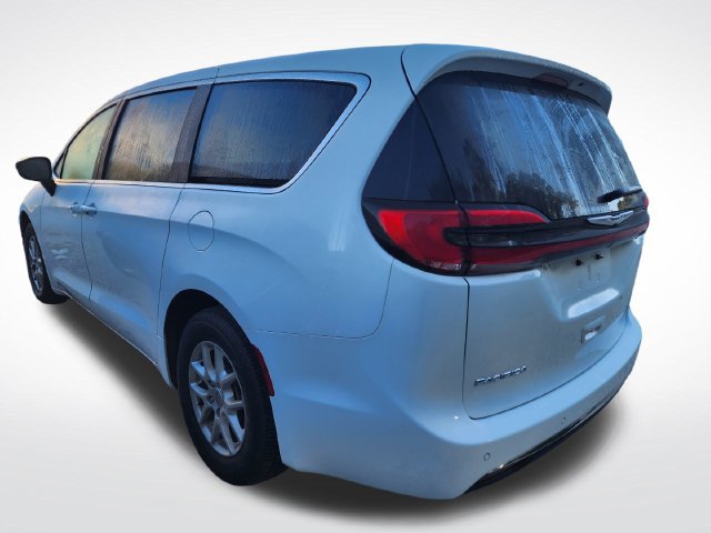 Used 2025 Chrysler Pacifica Select FWD image 7