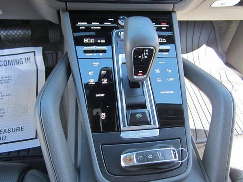 Used 2019 Porsche Cayenne AWD/4WD image 32