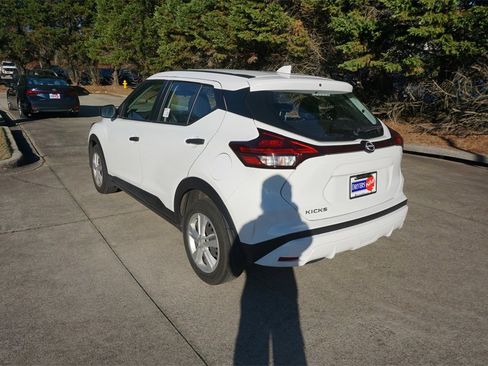 Used 2023 Nissan Kicks S image 17