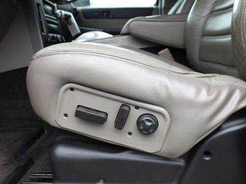 Used 2003 HUMMER H2 w/ Preferred Equipment Group image 35