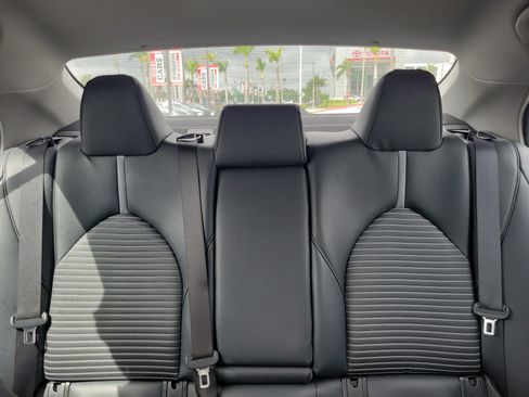 Used 2019 Toyota Camry SE image 21