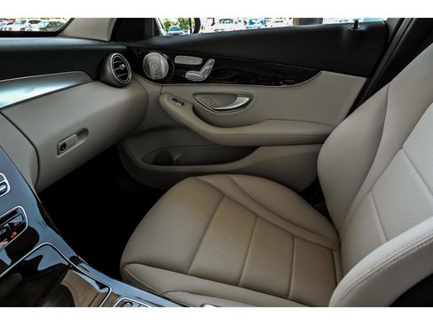 Used 2017 Mercedes-Benz C 300 4MATIC Sedan image 23