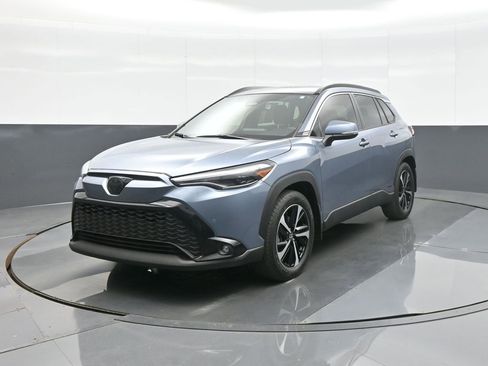 Used 2024 Toyota Corolla Cross XSE w/ Convenience Package image 5