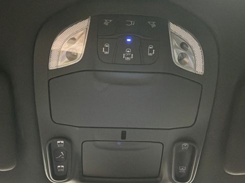 Used 2023 Chrysler Pacifica Limited w/ S Appearance Package FWD image 40