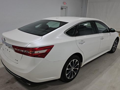 Used 2018 Toyota Avalon XLE FWD image 3