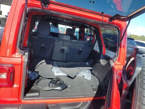 Used 2025 Jeep Wrangler Unlimited Sahara image 17