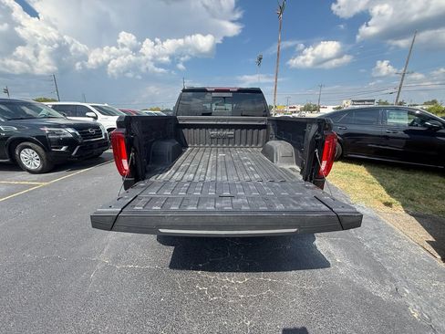 Used 2026 GMC Sierra 1500 SLT w/ SLT Premium Plus Package AWD/4WD image 5