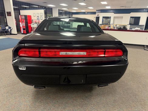 Used 2010 Dodge Challenger R/T RWD image 5