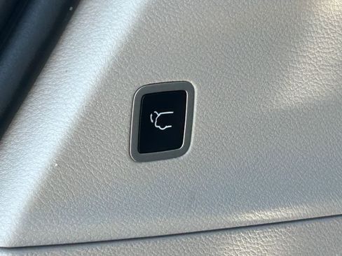 Used 2021 Chrysler Pacifica Touring FWD image 35