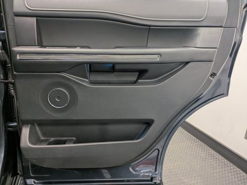 Used 2023 Ford Expedition XLT image 24