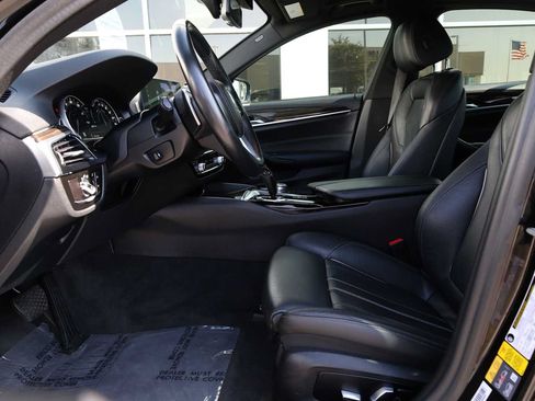 Used 2019 BMW 530e w/ Convenience Package RWD image 3