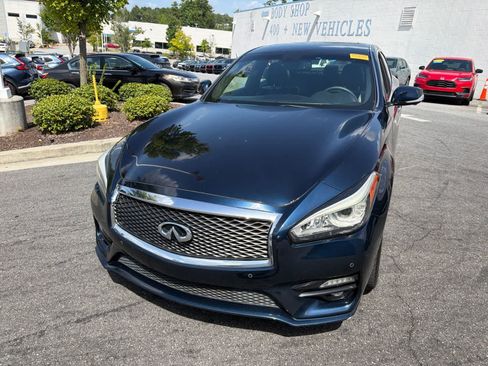 Used 2017 INFINITI Q70 3.7 w/ Sport Package RWD image 4
