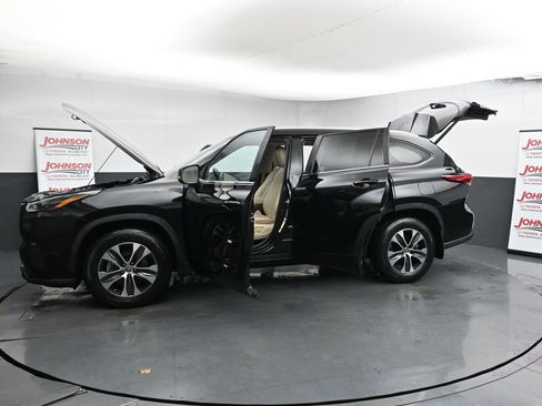 Used 2023 Toyota Highlander XLE image 50