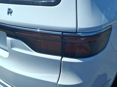 Certified 2023 Jeep Wagoneer 4WD w/ Premium Group I image 16