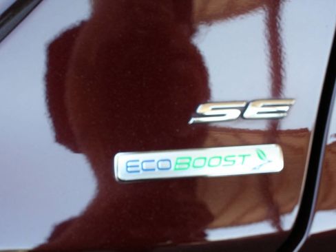 Used 2018 Ford Fusion SE w/ Fusion SE Technology Package FWD image 9