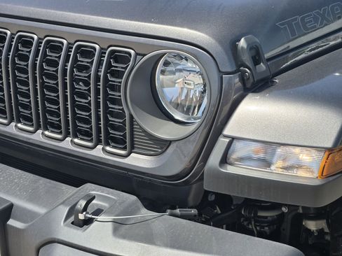 New 2025 Jeep Gladiator Sport image 8