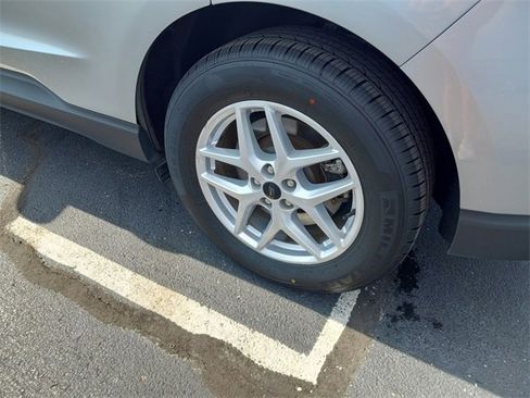 Used 2024 Ford Edge SEL image 10