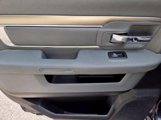 Used 2016 RAM 1500 Classic SLT AWD/4WD image 34