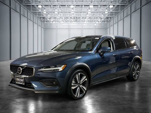 Used 2023 Volvo V60 B5 Cross Country Plus w/ Climate Package AWD/4WD image 1