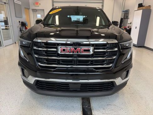 Used 2025 GMC Acadia Elevation w/ Elevation Premium Package AWD/4WD image 4