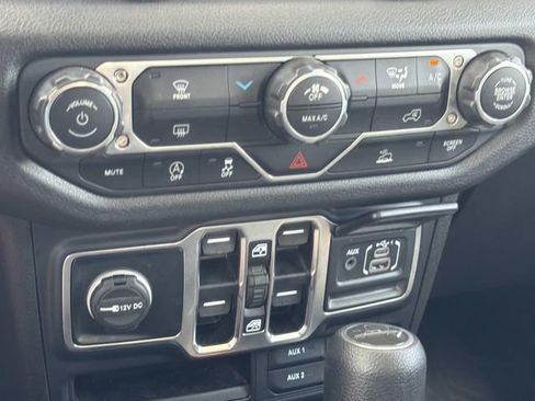 Used 2024 Jeep Gladiator Sport AWD/4WD image 32