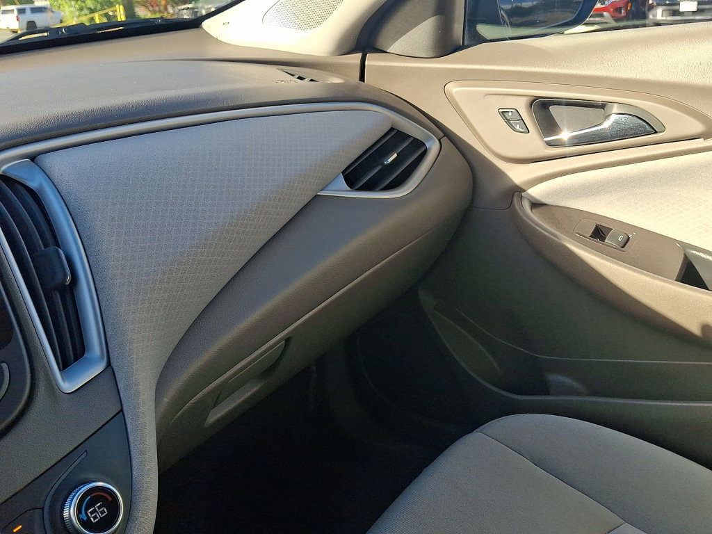 Used 2025 Chevrolet Malibu LT FWD image 35