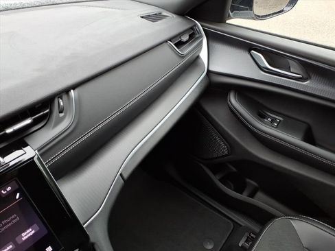 New 2025 Jeep Grand Cherokee L Altitude image 28