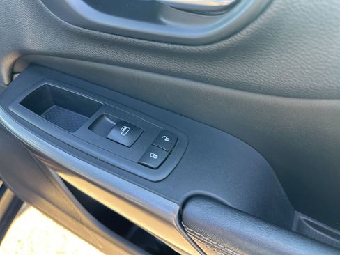 Used 2019 Jeep Cherokee Latitude w/ Cold Weather Group image 35