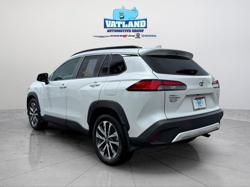 Used 2023 Toyota Corolla Cross XLE w/ Convenience Package image 3