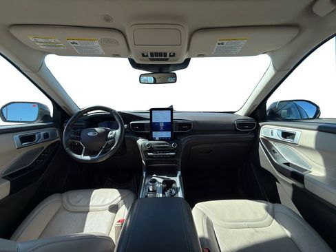 Used 2020 Ford Explorer Platinum w/ Premium Technology Package AWD/4WD image 9