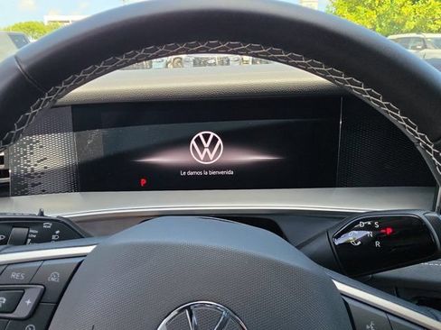Used 2025 Volkswagen Tiguan SE FWD image 20
