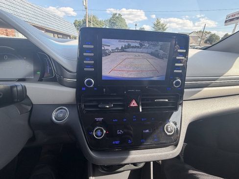 Used 2020 Hyundai Ioniq SE FWD image 41