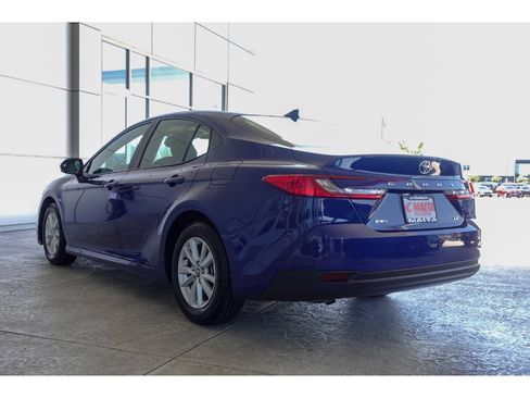 Used 2025 Toyota Camry LE FWD image 7