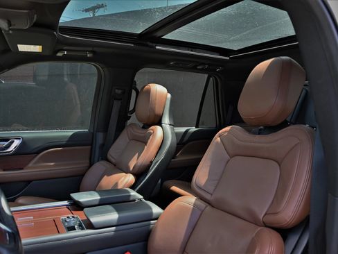 Used 2023 Lincoln Navigator Reserve RWD image 25