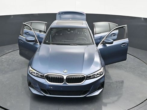 Used 2025 BMW 330i Sedan w/ M Sport Package RWD image 28